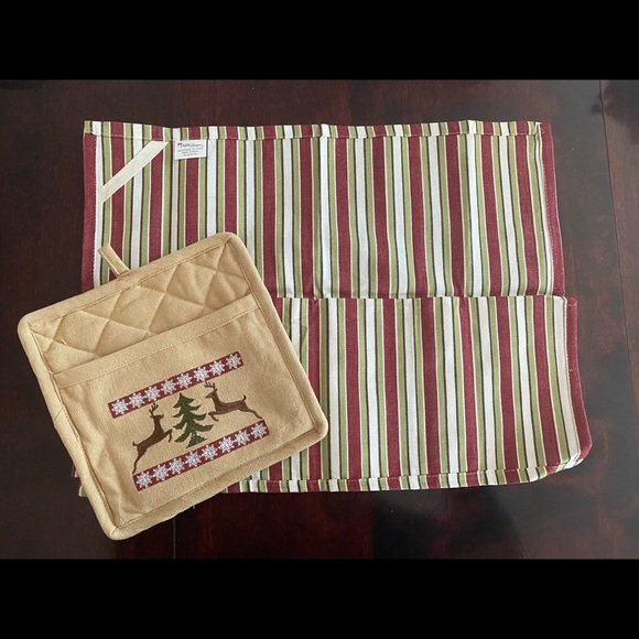 Two-piece Holiday Linens - Picture 7 of 7